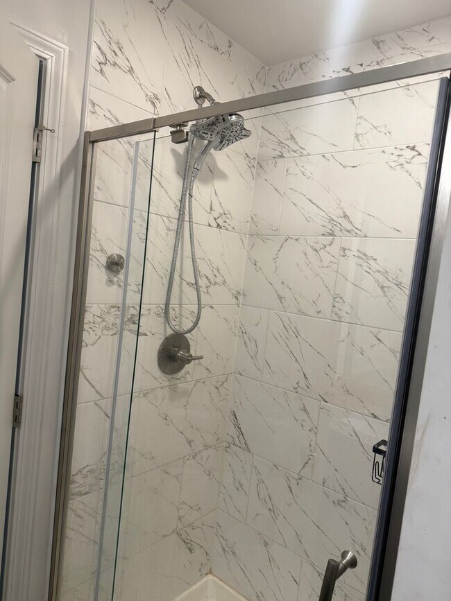 Building Photo - Charming 3BR Duplex in Charlotte