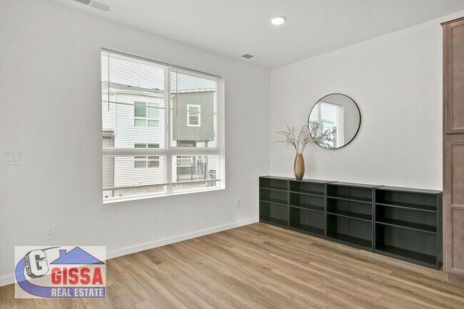Building Photo - 1.5 year old townhome with 3 bedrooms, 2 1/2 bathrooms, 2-car garage at Victory Ridge available NOW!