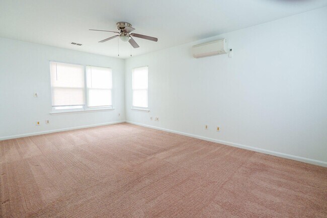 Building Photo - 829 Shore Dr