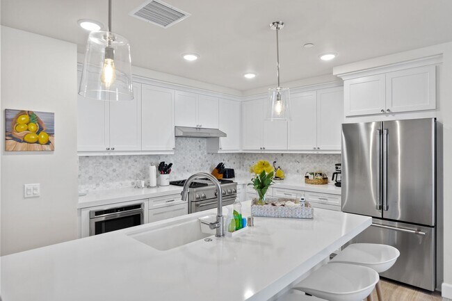 Building Photo - Available February! Upscale Carlsbad Townhome - 2 Blocks to the beach