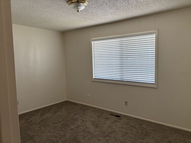 Building Photo - 2665 Scholl Dr