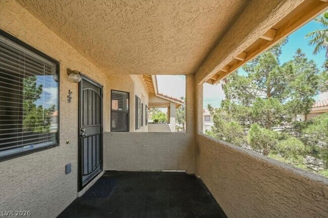 Building Photo - 1205 N Buffalo Dr