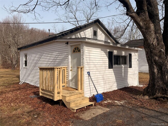 Building Photo - 1 Royal Acres Dr