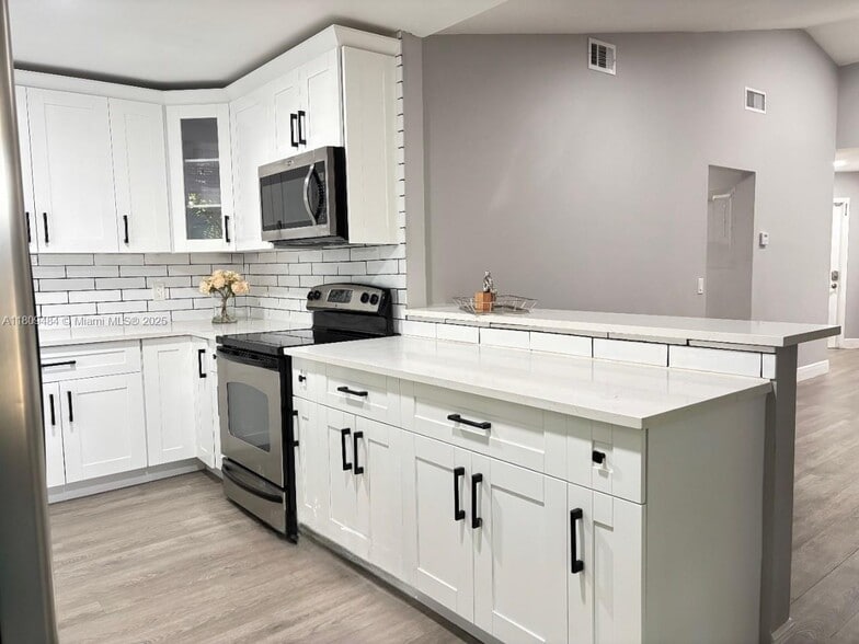 Primary Photo - 1597 Springside Dr