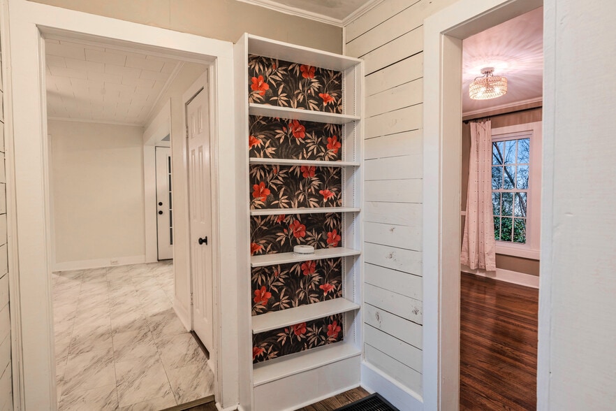 Building Photo - 104 Rosewood Dr