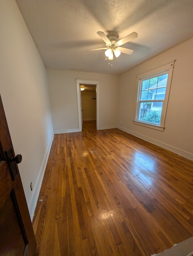Building Photo - 214 SW Broadmoor Ave
