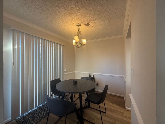 Building Photo - BeautifullyTownhome in Sought-After Indian Lakes * Ask Abut Our Zero Deposit*