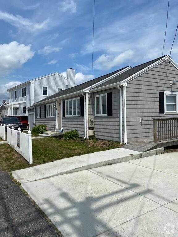 Building Photo - 490 Ocean St