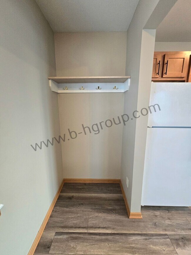 Building Photo - 2333 Roosevelt Rd