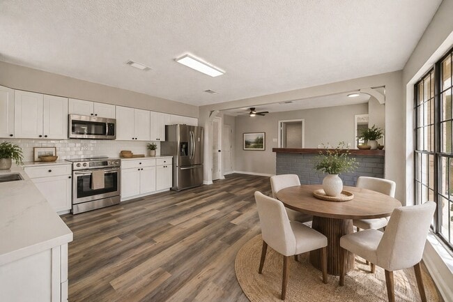 Building Photo - 3703 Tiffany Dr