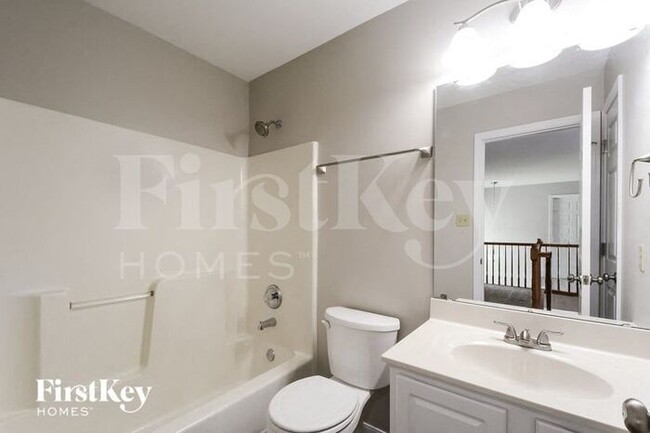 Building Photo - 16425 Bayshore Cove Ct