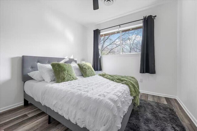 Building Photo - 3007 Burning Oak Dr