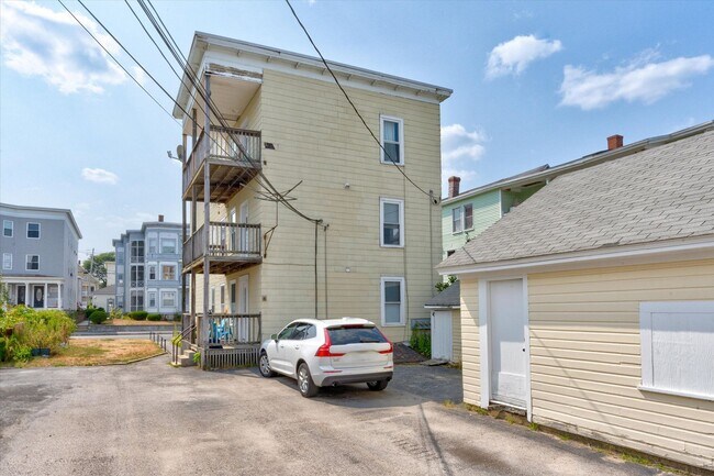 Building Photo - 475 Rimmon St