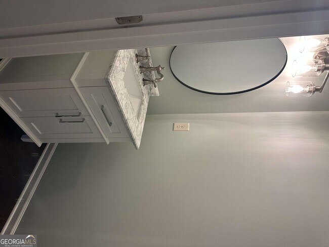 Building Photo - 403 Village View