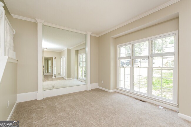 Building Photo - 660 Scenic View