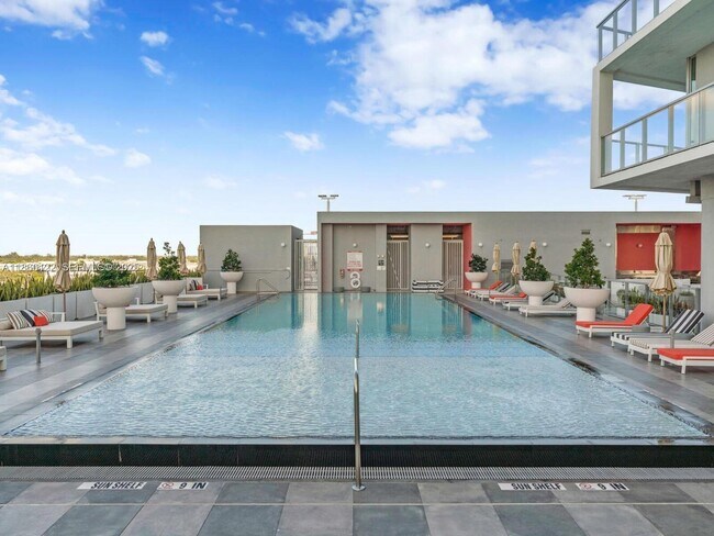 Building Photo - 2000 Metropica Wy