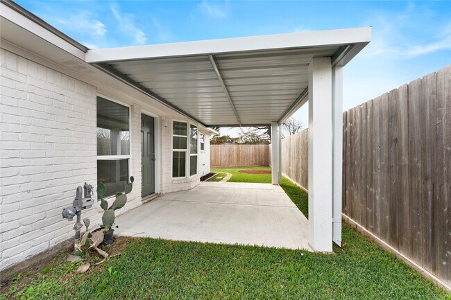 Building Photo - 1411 PI Cir