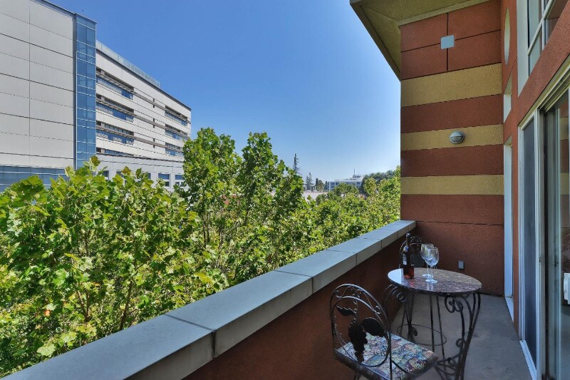 Building Photo - 130 E San Fernando St