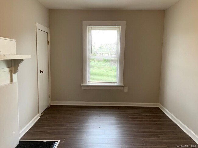 Building Photo - 808 NC-161