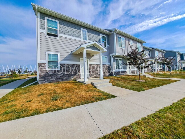 Primary Photo - Beautiful 3-Bedroom Townhome in Waukee!