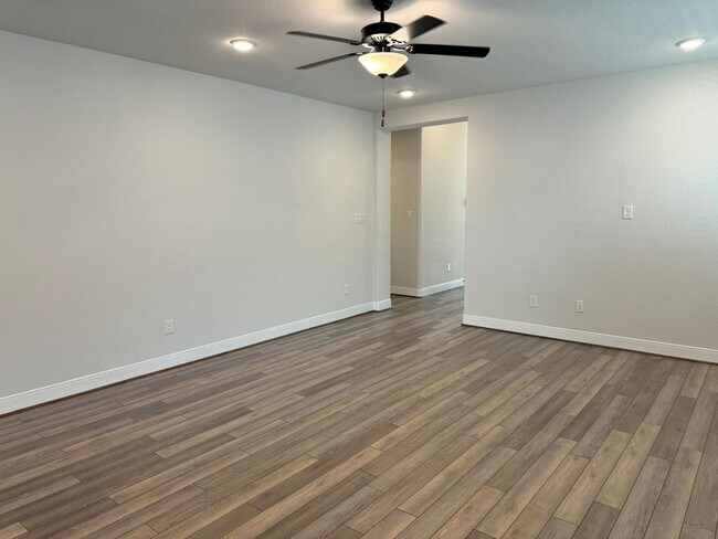 Building Photo - 16622 Daylight Ln