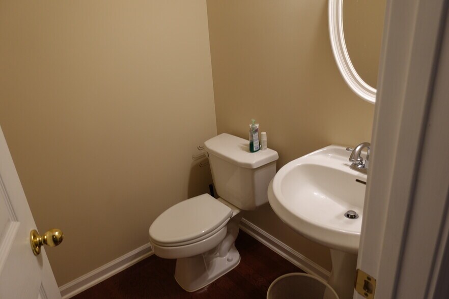 Building Photo - 3304 Chastain Gardens Dr NW