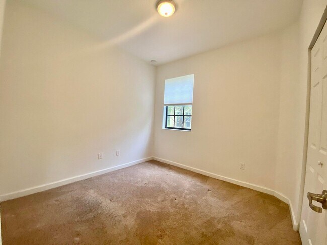 Building Photo - 10283 Wellington Parc Dr