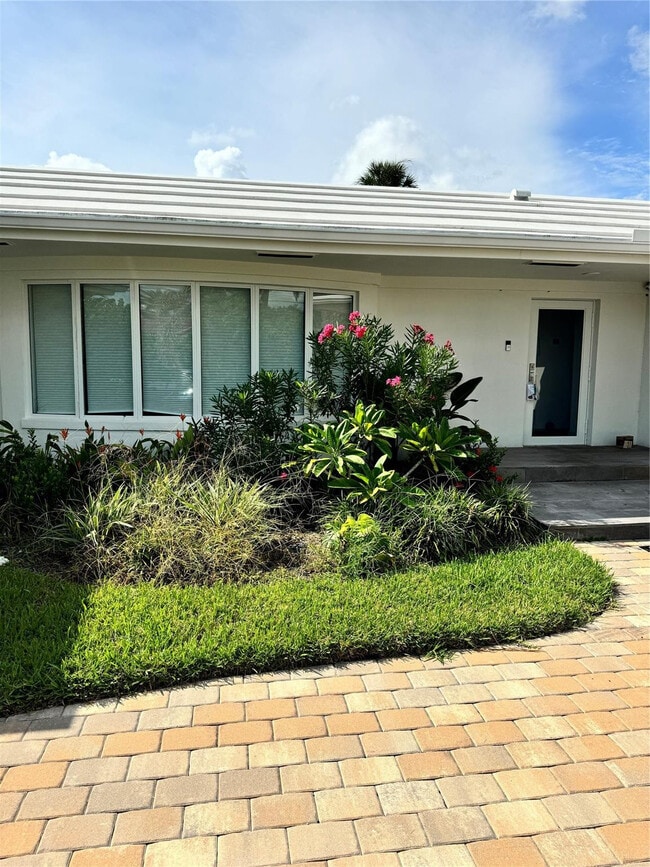 Building Photo - 2020 Coral Reef Dr