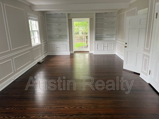 Building Photo - 10510 Ladue Rd