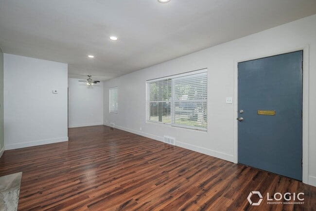 Building Photo - Charming Home in Perfect Location!