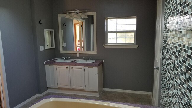 Building Photo - 20 Mill Rd