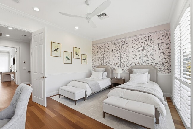 Building Photo - 921 Osceola Dr