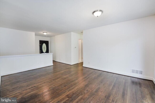 Building Photo - 7815 Bristow Dr