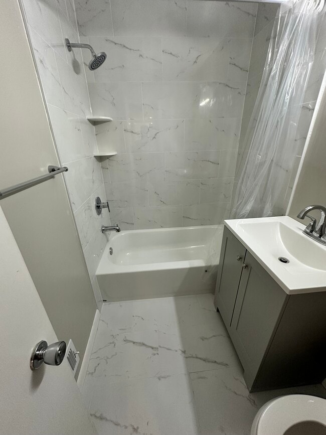 Building Photo - 10619 Weymouth St