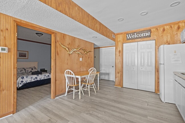 Building Photo - 360 Island Rd