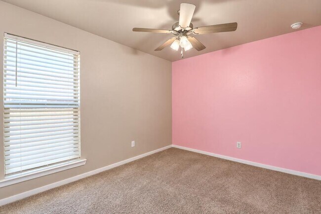 Building Photo - 9425 Ratliff Ridge Ave