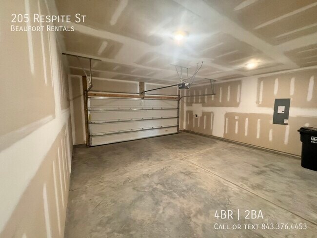 Building Photo - 205 Respite St