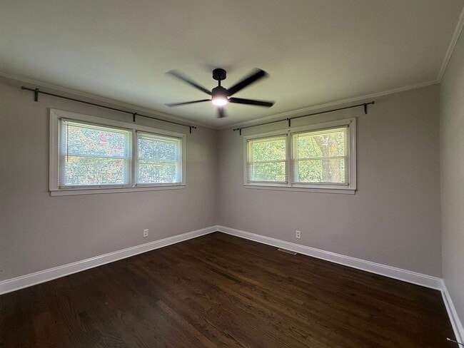 Building Photo - 645 Greenbriar Ave
