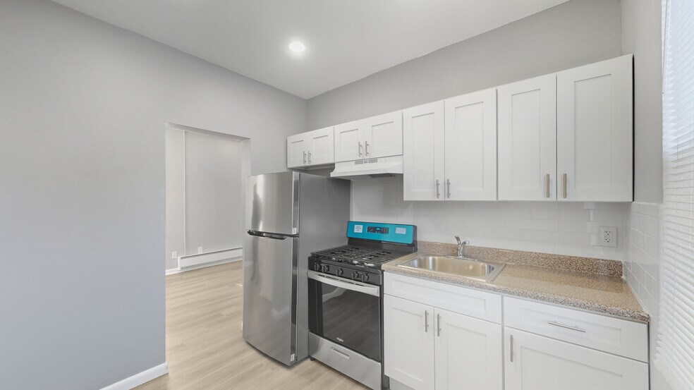 Building Photo - 972 McLean Ave