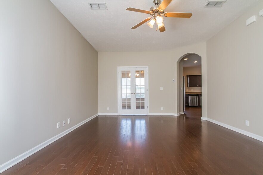 Building Photo - 3338 Cotswold Ln