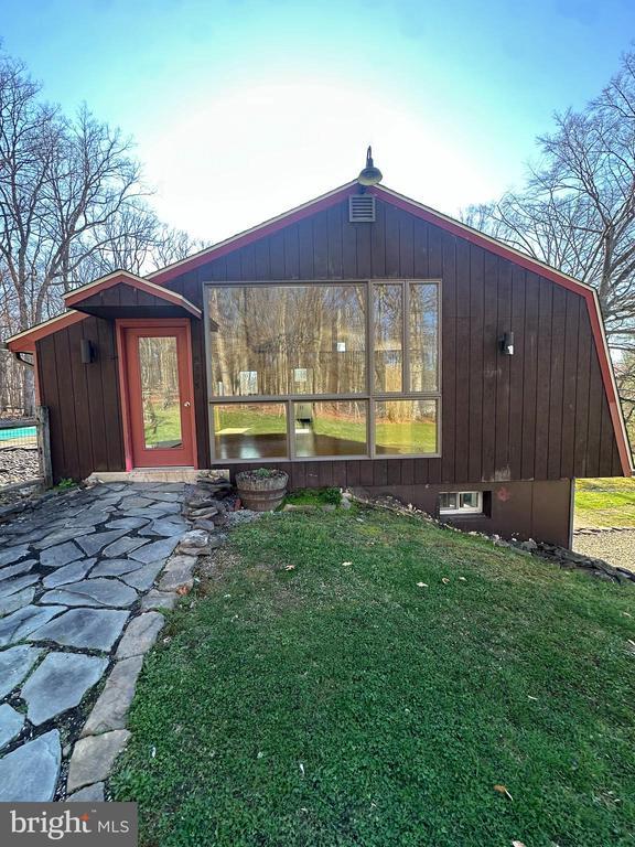 Building Photo - 5995 Lower York Rd