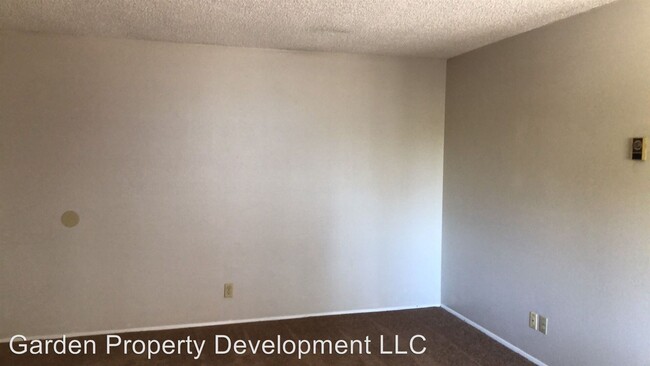 Building Photo - 916 N Forest St