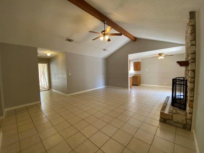 Building Photo - 704 E Logan St