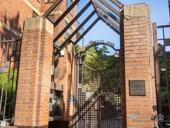 Building Photo - University Park 2 Bd/2 Bth w/parking- water/sewer/trash included!