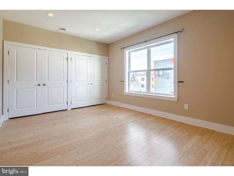 Building Photo - 513 Carpenter St