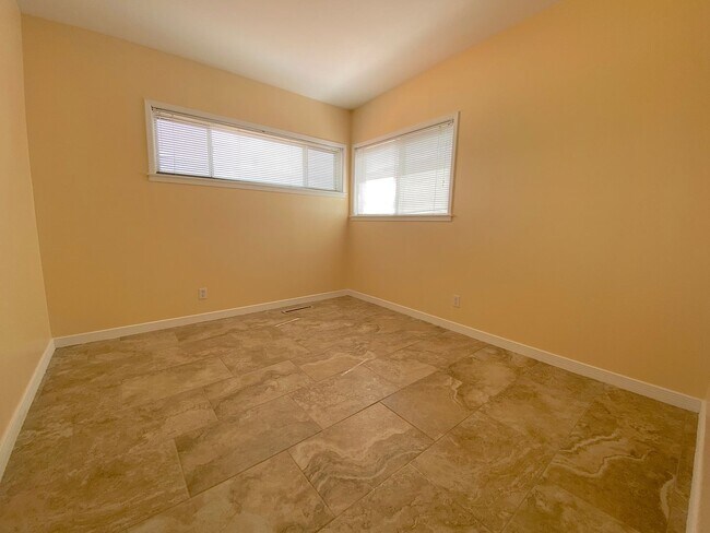 Building Photo - Northeast El Paso 3 Bed Refrig A/C! All Tile Flooring