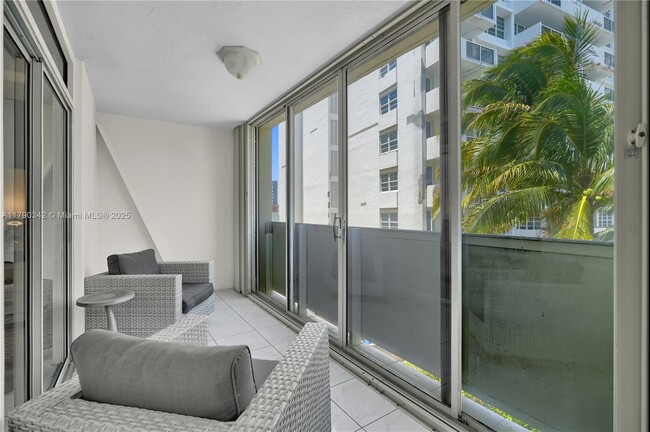 Building Photo - 1623 Collins Ave