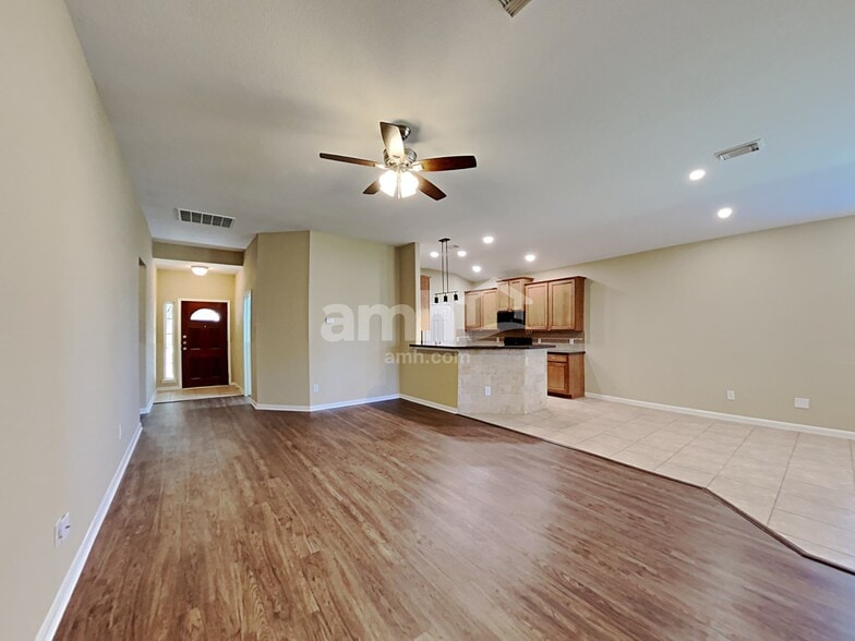 Building Photo - 21367 Village Crossing Ln