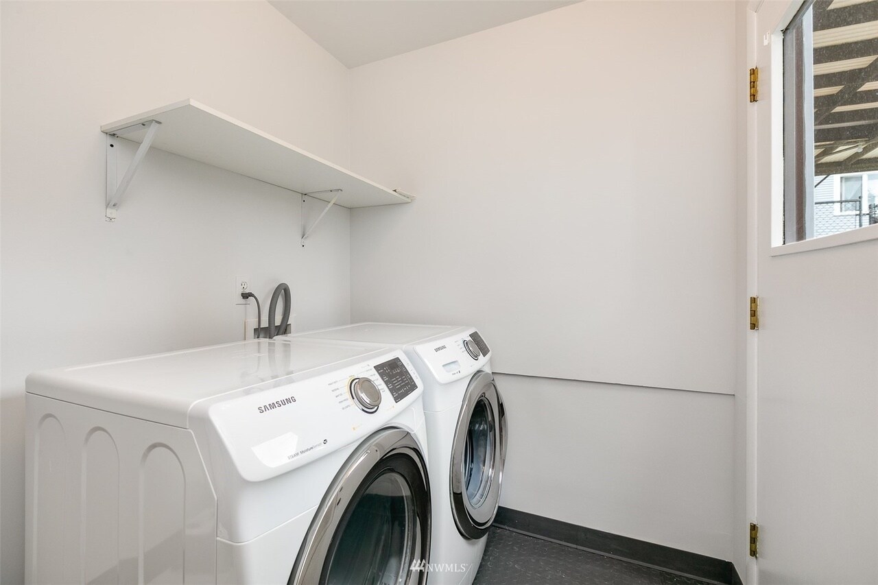 Shared Laundry - 353 NW 89th St