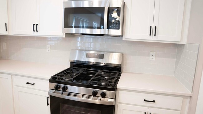 Building Photo - 1717 Longhill Dr